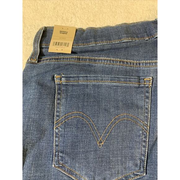 Levi’s NWT Mid Length Shorts Womens 33 16 Stretchy Denim - Picture 4 of 5